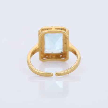 blue topaz with white topaz accentリング