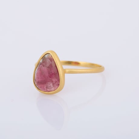 bezel set pyramid shape vivid pink tourmalineリング