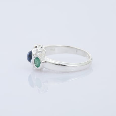kyanite emerald with small white topazリング