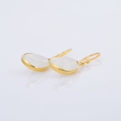 pear shape moonstoneピアス