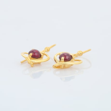 red garnet heartピアス