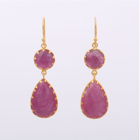 long circle and pear shape rubyピアス