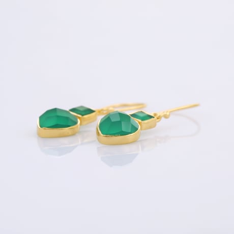 green onyx tribal motifピアス
