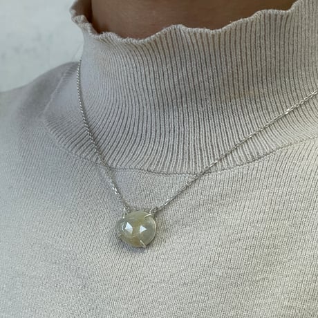bluish yellowish gray sapphireネックレス
