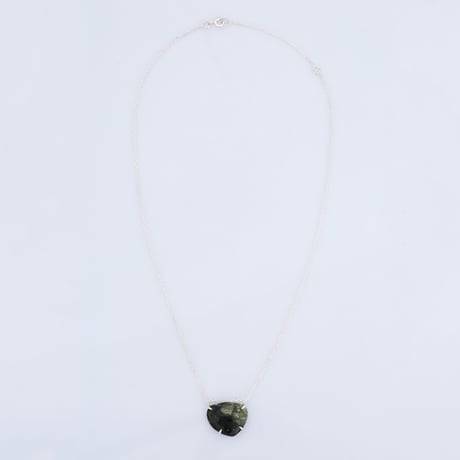 whitish green sapphireネックレス