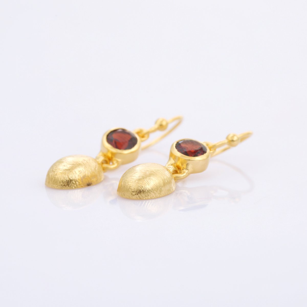red garnet mattピアス | MASTANI