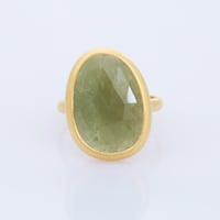 slight yellowish green sapphireリング