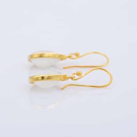 pear shape moonstoneピアス