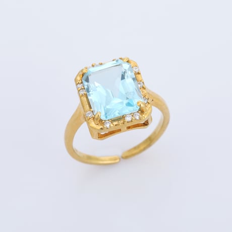 blue topaz with white topaz accentリング