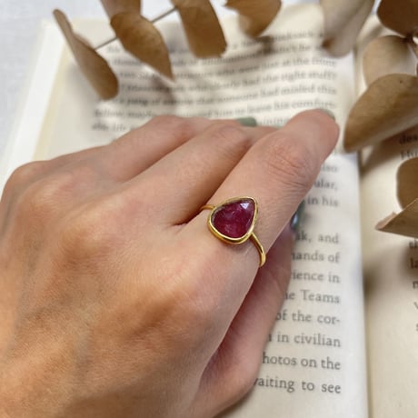 bezel set pyramid shape vivid pink tourmalineリング