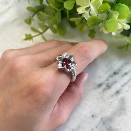 silver red garnet flowerリング