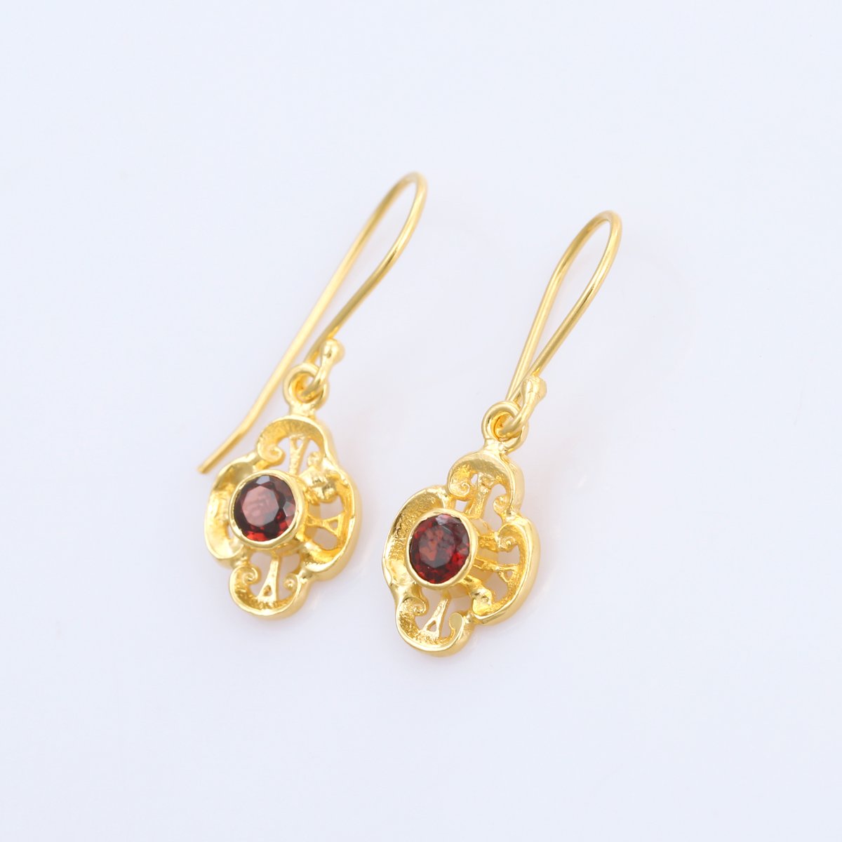 red garnet floral motifピアス | MASTANI