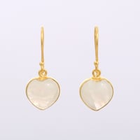 heart shaped moonstoneピアス