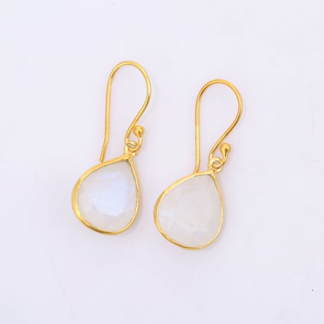 pear shape moonstoneピアス