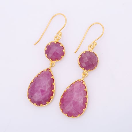 long circle and pear shape rubyピアス