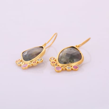 bi color and multi color sapphireピアス