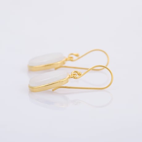 cube shape rainbow moonstoneピアス