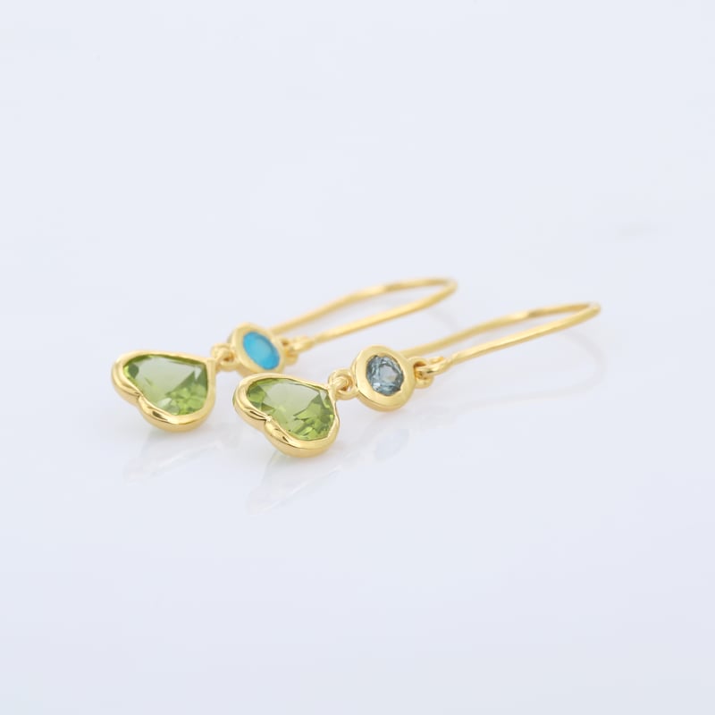 Mastani エメラルドピアス