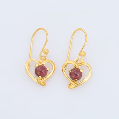 red garnet heartピアス