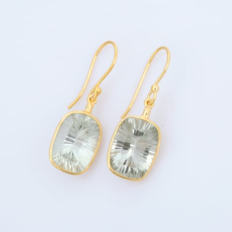 green amethyst rectangular ovalピアス