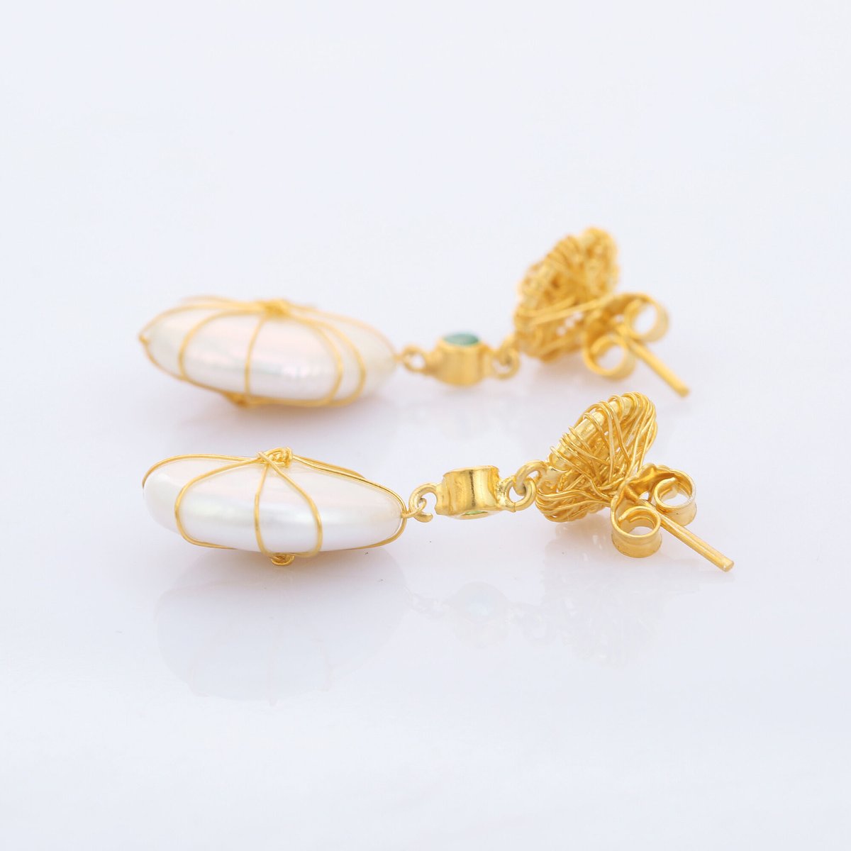 Mastani エメラルドピアス