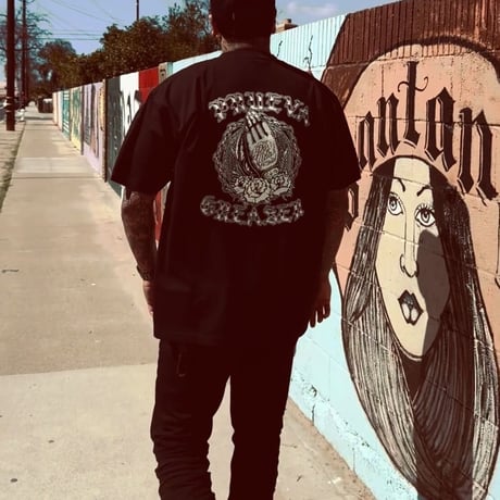 GREASER -PRUEVA x GREASER - REZA - T-Shirt　BLACK