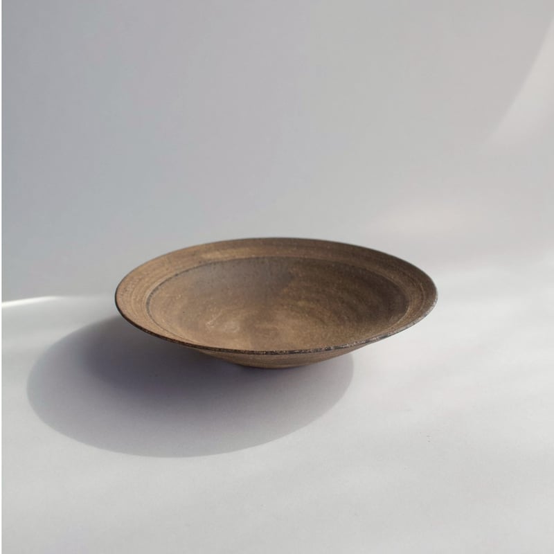 二階堂明弘 no.6 やきしめリム皿（中・茶/グレー） | eatrip soil