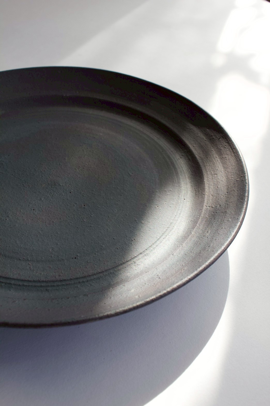 二階堂明弘 no.31 錆器リムプレート | eatrip soil