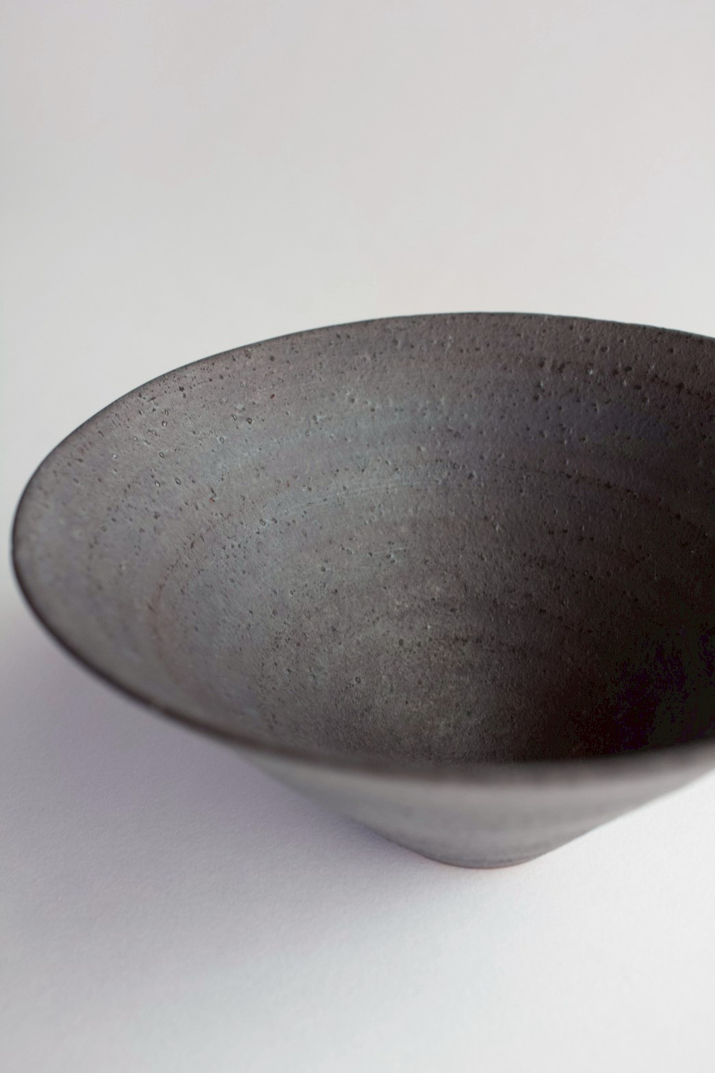 二階堂明弘 no.20 錆器三角碗 | eatrip soil