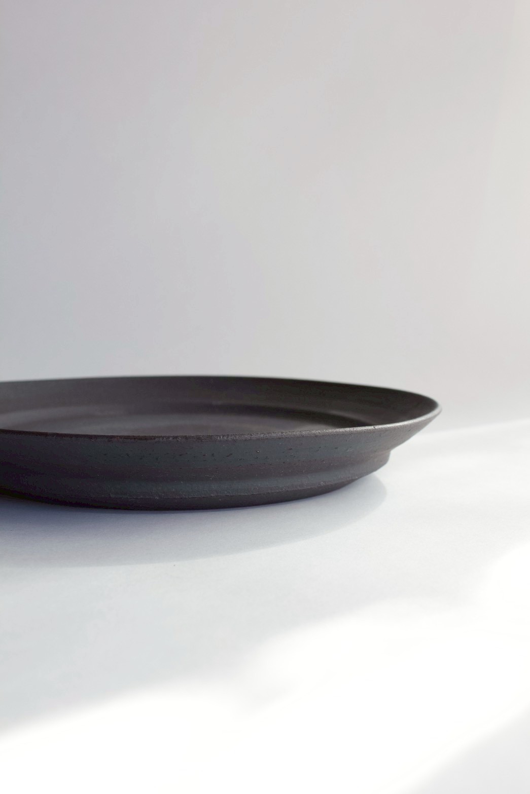 二階堂明弘 no.31 錆器リムプレート | eatrip soil