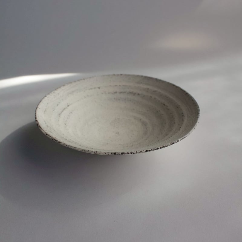 二階堂明弘 no.6 やきしめリム皿（中・白） | eatrip soil