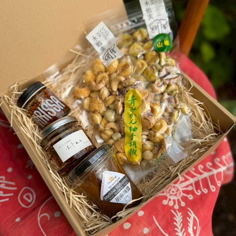 ７月のおいしいBOX ”HOTなNUTと調味料のSET”