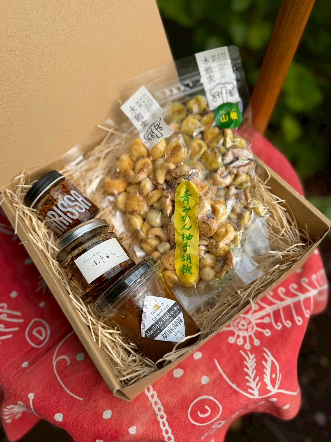 NHC　調味料、ドリンク、乾物セット 7月のおいしいBOX ”HOTなNUTと調味料のSET” | eatrip soil