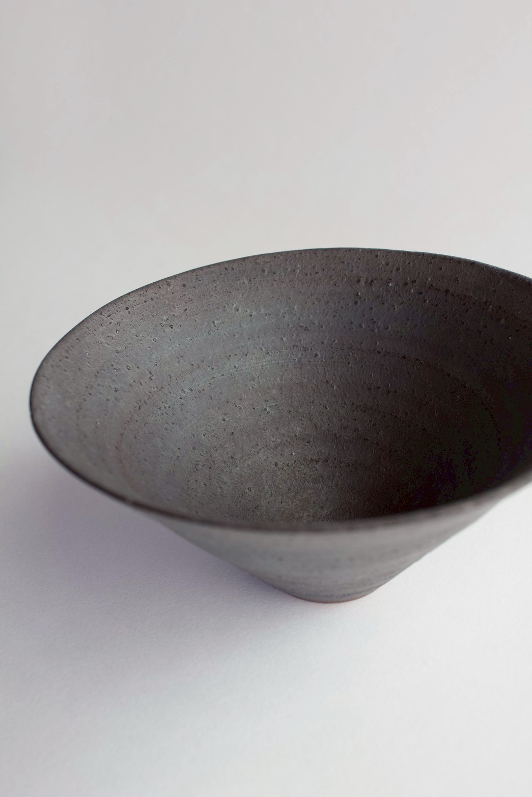 二階堂明弘 no.20 錆器三角碗 | eatrip soil