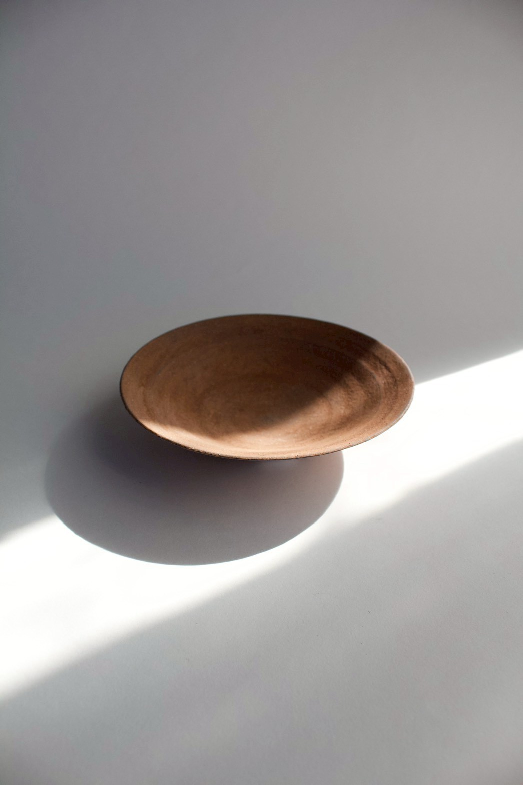 二階堂明弘 no.6 やきしめリム皿（中・赤） | eatrip soil