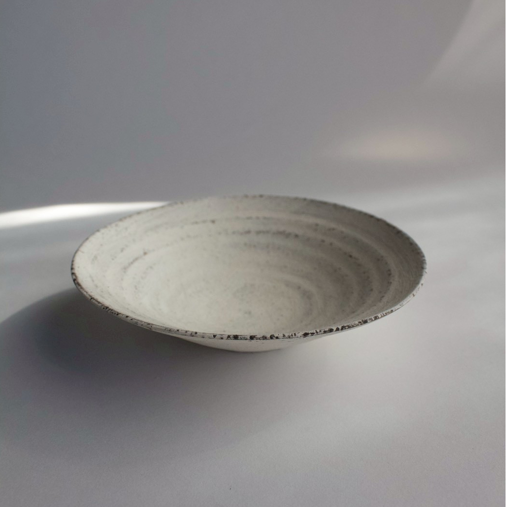 二階堂明弘 no.6 やきしめリム皿（中・白） | eatrip soil