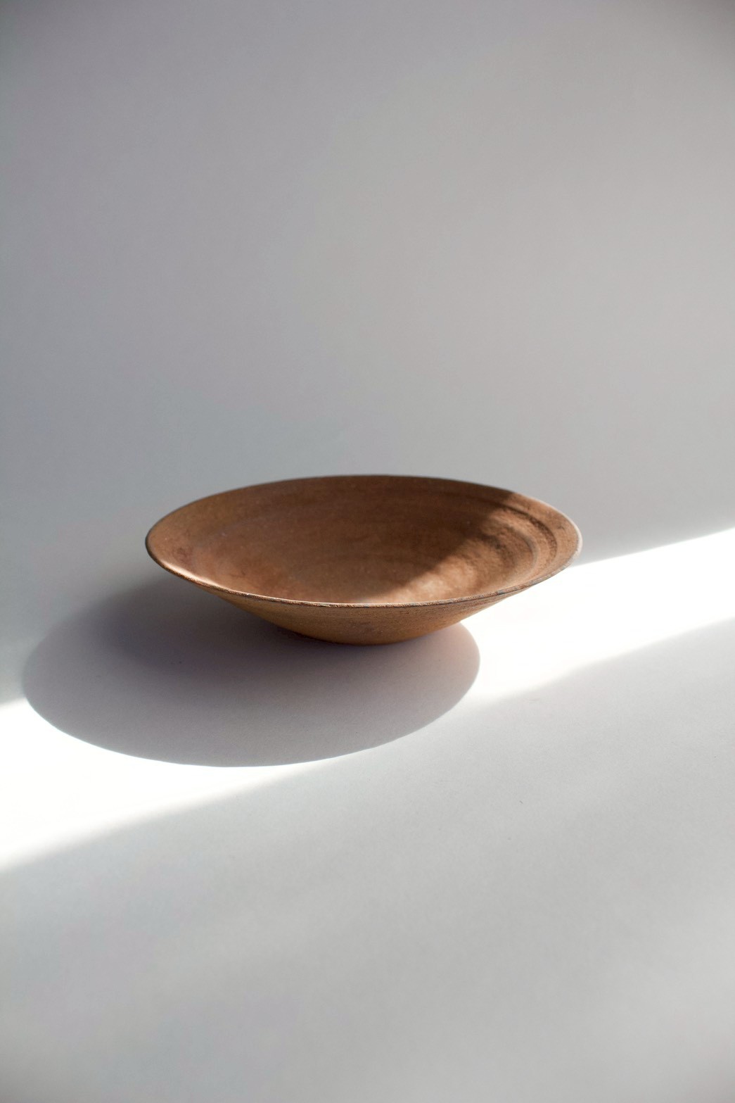 二階堂明弘 no.6 やきしめリム皿（中・赤） | eatrip soil