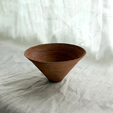 二階堂明弘 no.4　やきしめ三角碗（赤茶）