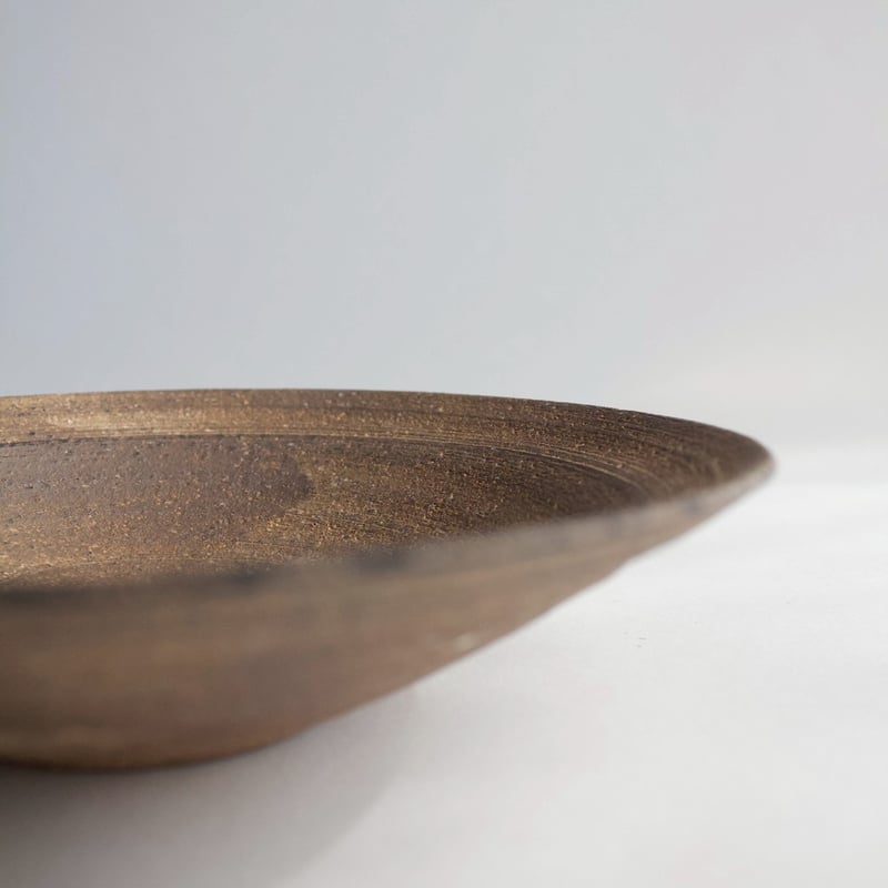 二階堂明弘 no.6 やきしめリム皿（中・茶/グレー） | eatrip soil