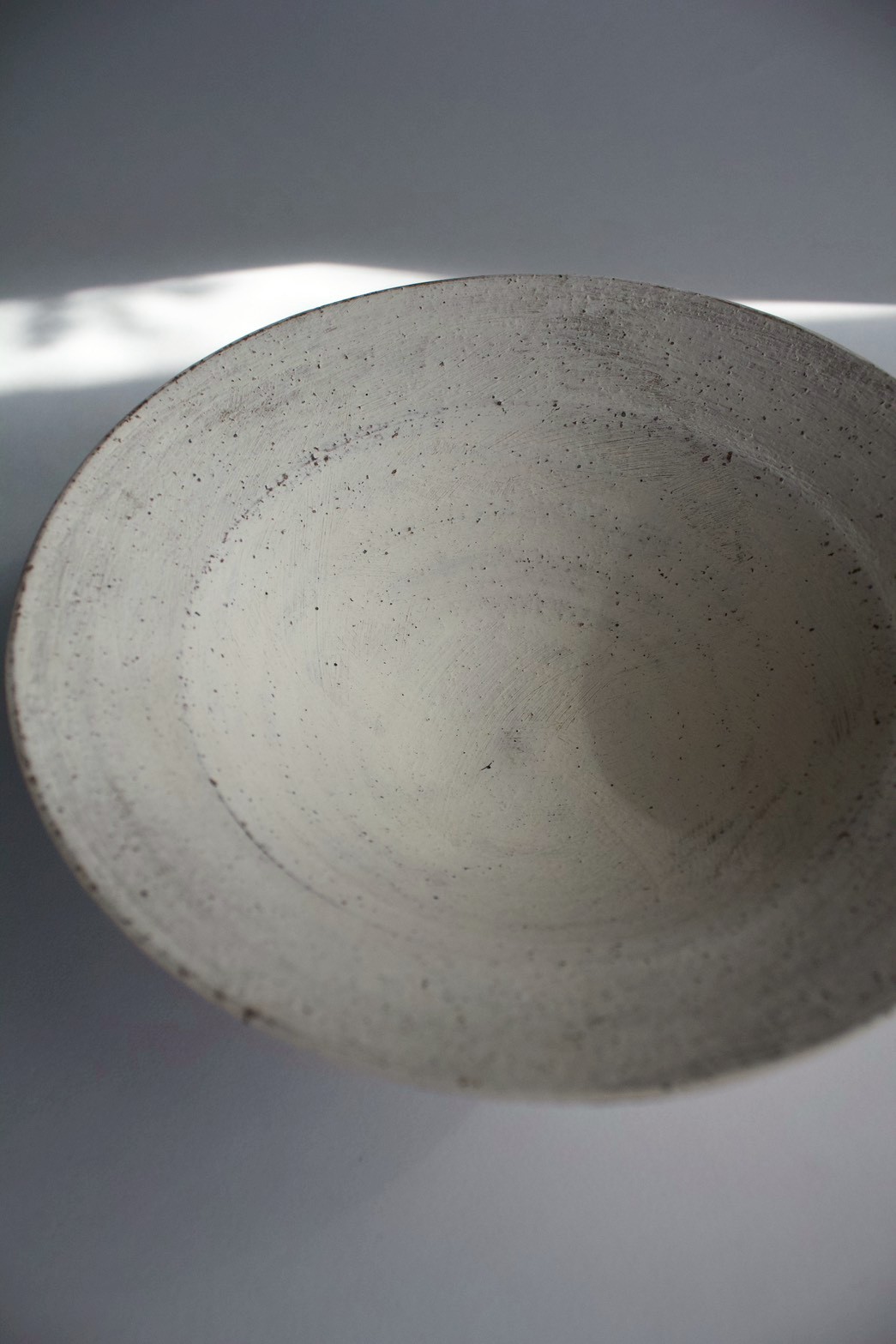 二階堂明弘 no.12 やきしめリム鉢（白） | eatrip soil