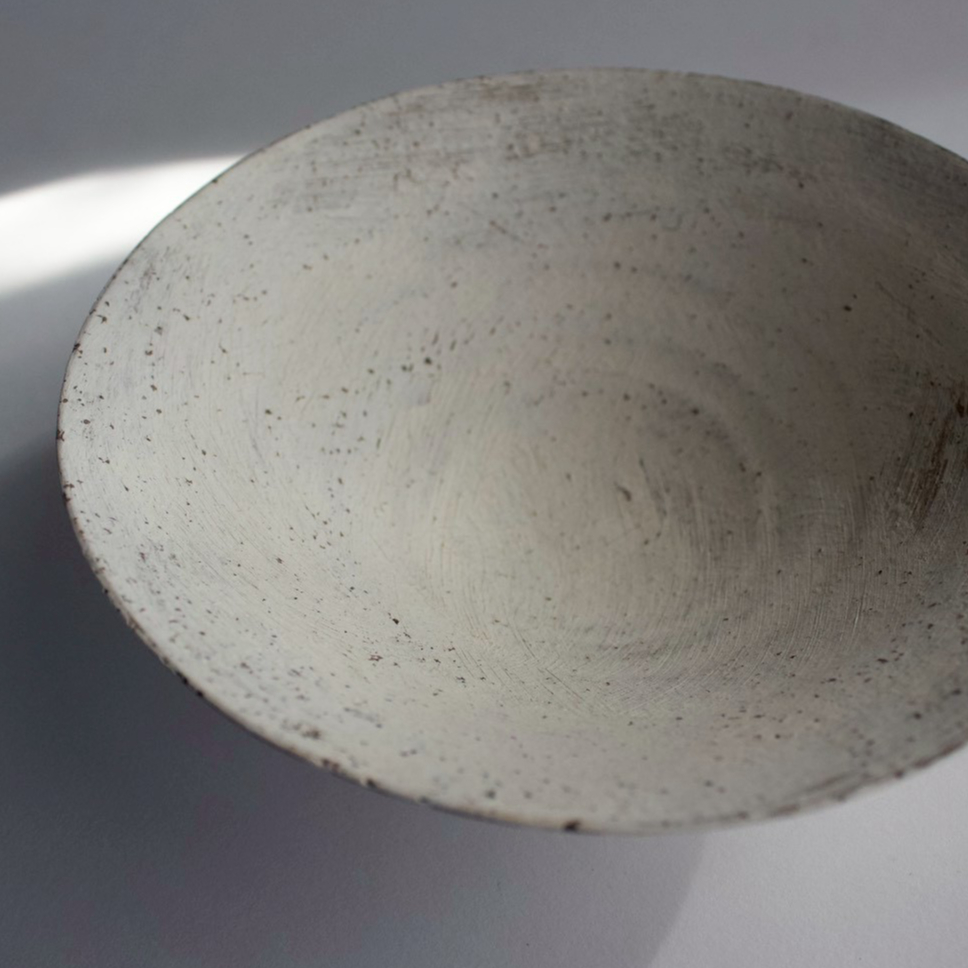 二階堂明弘 no.1 やきしめ三角小鉢（白） | eatrip soil