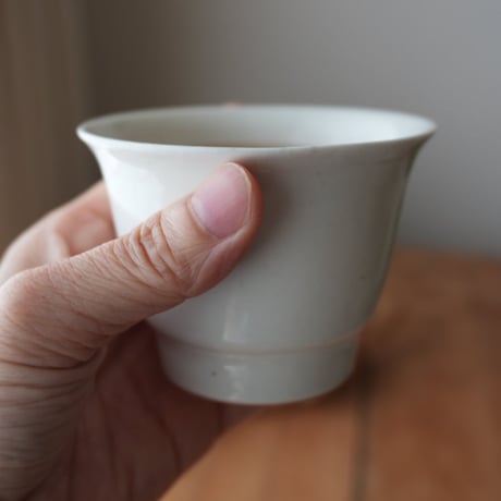 21 竹下努・青白磁くみ出し (大)