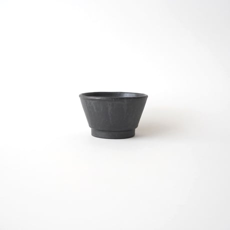 阿久津真希・鉢　(黒)
