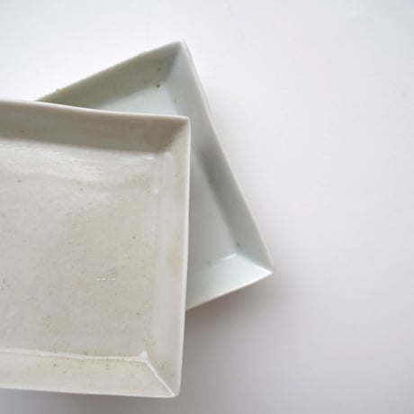 2 竹下努・青白磁小皿 / 四角
