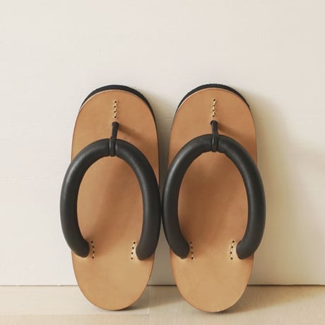 kino shoe works・zori / 黒× ナチュラル （24cm）