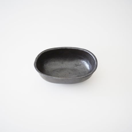 庄司理恵・黒/楕円深鉢