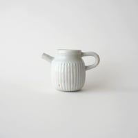 50 壷田亜矢 / 注器（白磁）