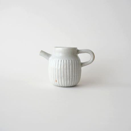 50 壷田亜矢 / 注器（白磁）