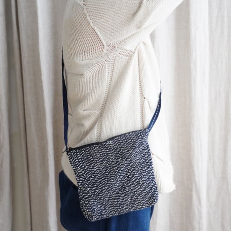 アカ族・藍染刺繍ショルダー ②
