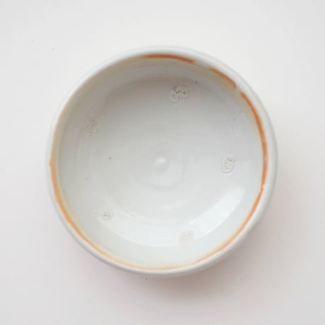 34 壷田亜矢 / 蓋物（白磁）